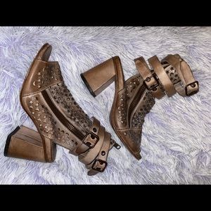 Free bird Theresa booties!